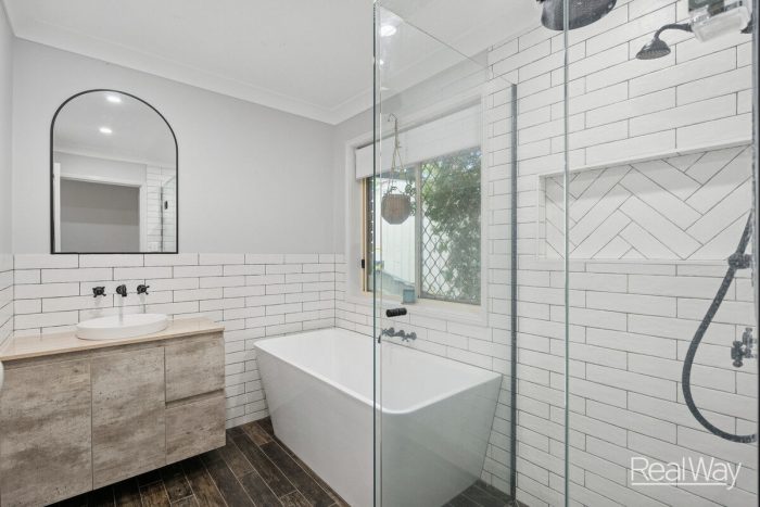 4 Lilac Cl, Springfield QLD 4300, Australia