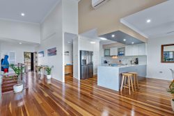 33 Blackcurrant Dr, Hideaway Bay QLD 4800, Australia