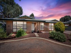 33 Bracklemann Dr, Boulder WA 6432, Australia