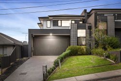 29 Brentwood Dr, Avondale Heights VIC 3034, Australia