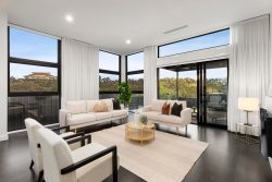 29 Brentwood Dr, Avondale Heights VIC 3034, Australia