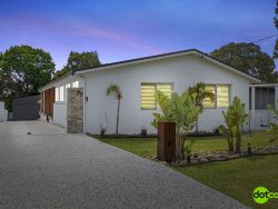 77 Buff Point Ave, Buff Point NSW 2262, Australia