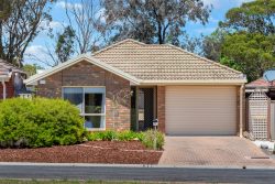 25 Cambourne Cres, Seaford SA 5169, Australia