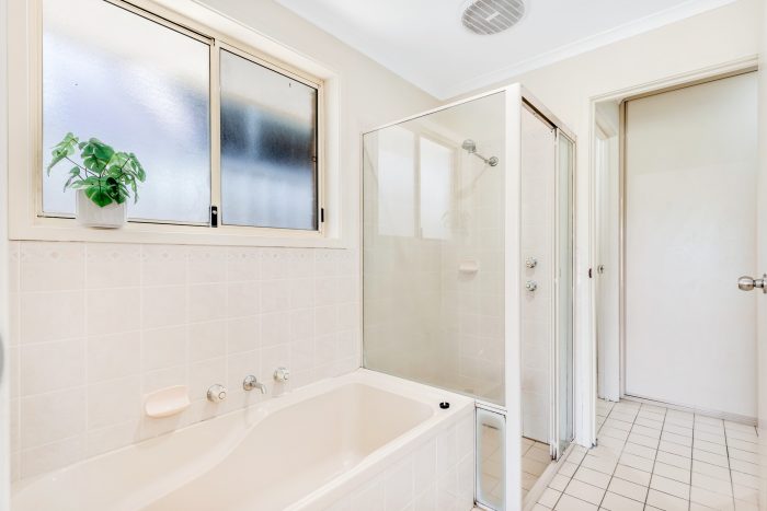 25 Cambourne Cres, Seaford SA 5169, Australia
