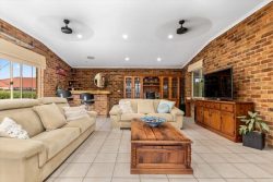 11 Coachwood Ave, Jerrabomberra NSW 2619, Australia