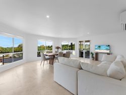 19 Annette St, Dundowran Beach QLD 4655, Australia