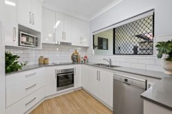 5 Salmon Ct, Andergrove QLD 4740, Australia