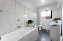 5 Salmon Ct, Andergrove QLD 4740, Australia
