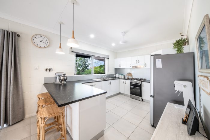 83 Gloucester Ave, Hideaway Bay QLD 4800, Australia