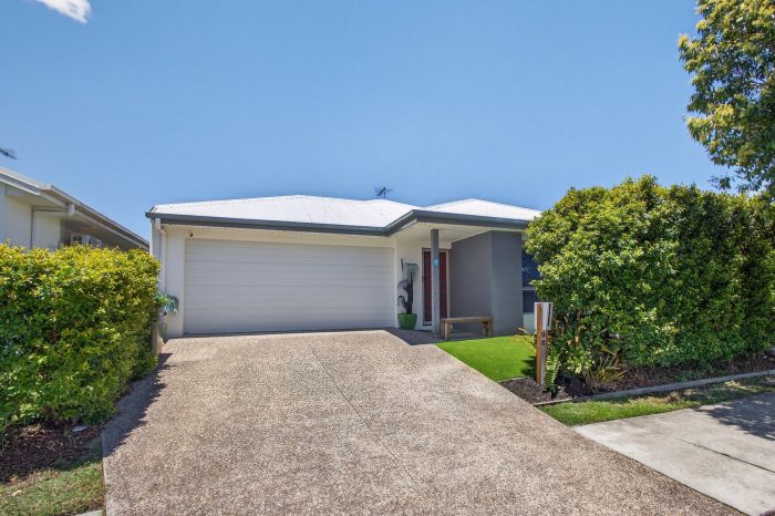 98 Grahams Rd, Strathpine QLD 4500, Australia