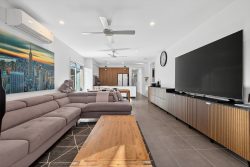 98 Grahams Rd, Strathpine QLD 4500, Australia