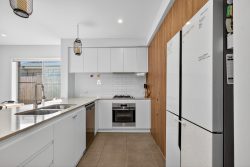 98 Grahams Rd, Strathpine QLD 4500, Australia