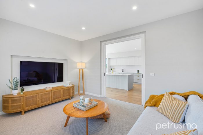 69 Hallett Dr, Rokeby TAS 7019, Australia