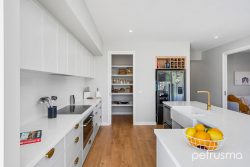 69 Hallett Dr, Rokeby TAS 7019, Australia