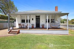 17 Harper Ave, Beechworth VIC 3747, Australia