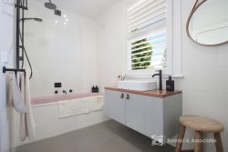 17 Harper Ave, Beechworth VIC 3747, Australia