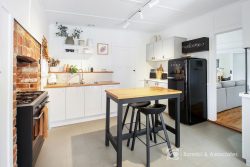 17 Harper Ave, Beechworth VIC 3747, Australia