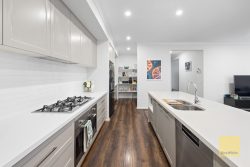 5 Harris Ave, Hoppers Crossing VIC 3029, Australia