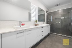 5 Harris Ave, Hoppers Crossing VIC 3029, Australia