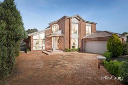 19 Hilledge Ln, Mooroolbark VIC 3138, Australia
