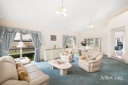 19 Hilledge Ln, Mooroolbark VIC 3138, Australia