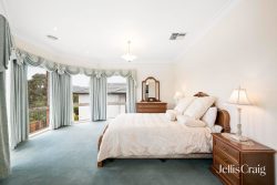 19 Hilledge Ln, Mooroolbark VIC 3138, Australia