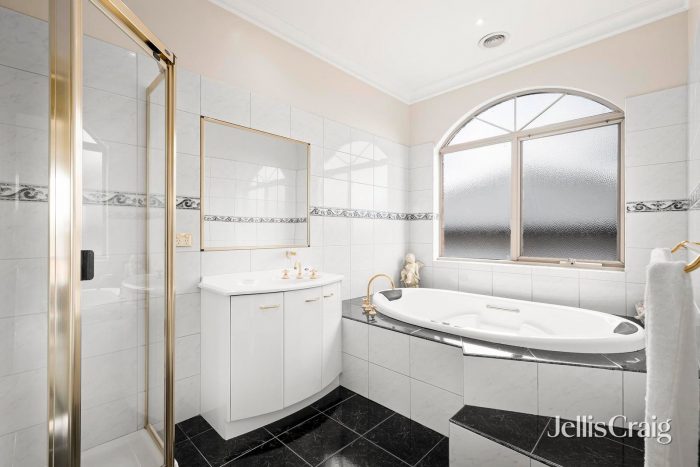 19 Hilledge Ln, Mooroolbark VIC 3138, Australia