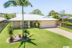 133 J Hickey Ave, Clinton QLD 4680, Australia