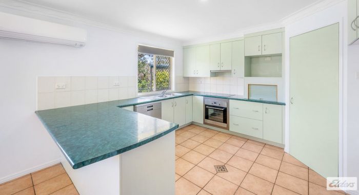 133 J Hickey Ave, Clinton QLD 4680, Australia