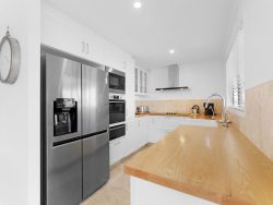 19 Annette St, Dundowran Beach QLD 4655, Australia