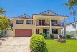 13 Loch Ness Dr, Fletcher NSW 2287, Australia