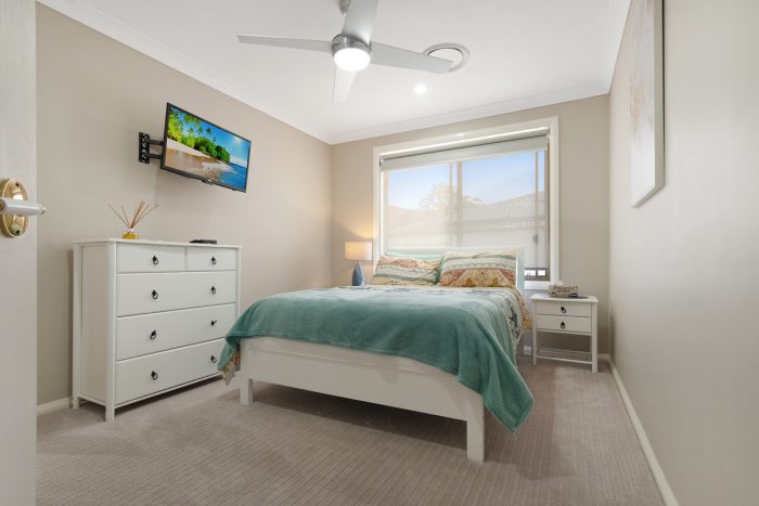 13 Loch Ness Dr, Fletcher NSW 2287, Australia