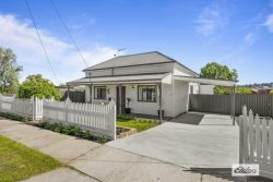 17 Mahnke St, Stawell VIC 3380, Australia