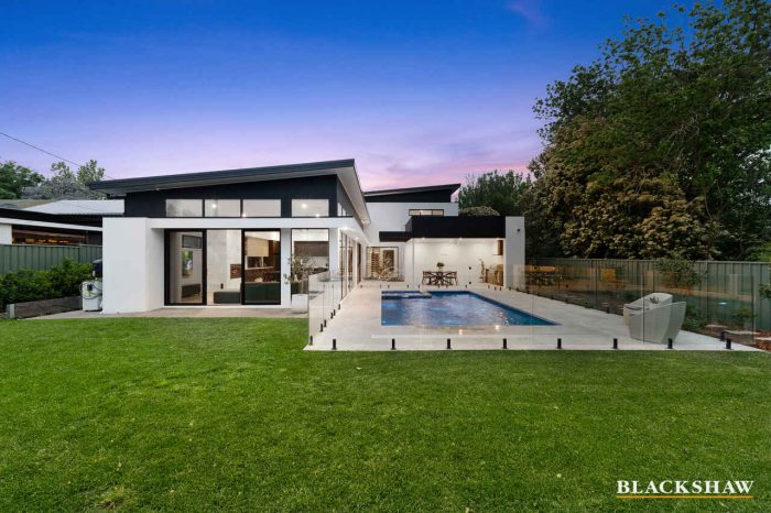 11 McDonald St, Chifley ACT 2606, Australia