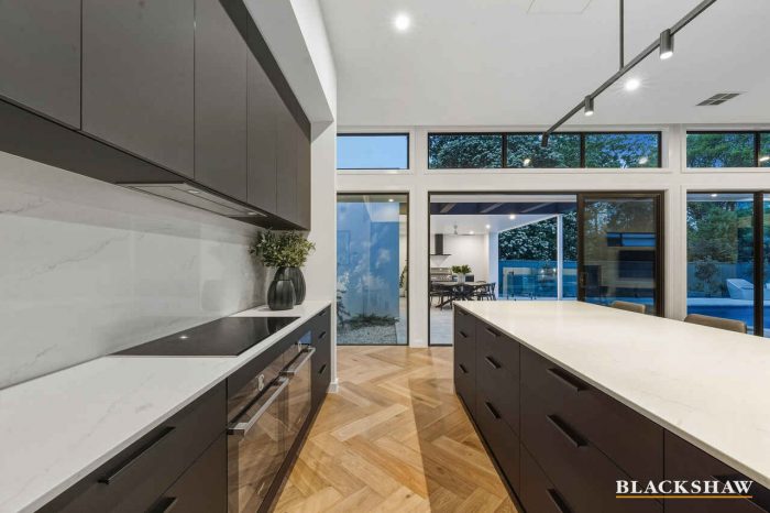 11 McDonald St, Chifley ACT 2606, Australia