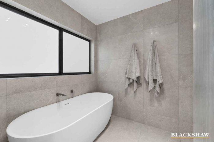 11 McDonald St, Chifley ACT 2606, Australia