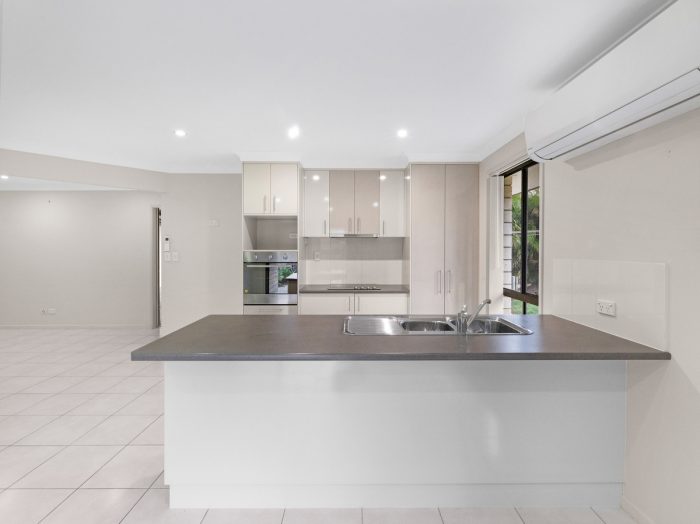16 Golf Cres, Craignish QLD 4655, Australia
