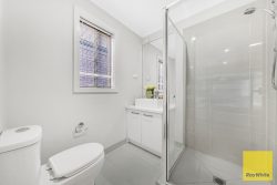 10 Ningaloo St, Tarneit VIC 3029, Australia