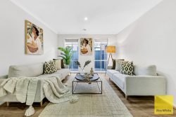 10 Ningaloo St, Tarneit VIC 3029, Australia