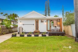 129 Elizabeth Ave, Clontarf QLD 4019, Australia