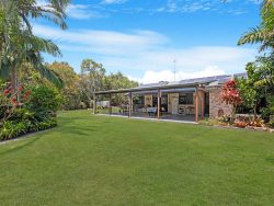 7 Stocks Rd, Dundowran Beach QLD 4655, Australia