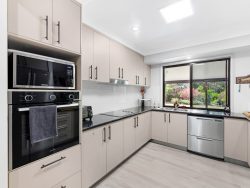 7 Stocks Rd, Dundowran Beach QLD 4655, Australia