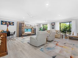 7 Stocks Rd, Dundowran Beach QLD 4655, Australia