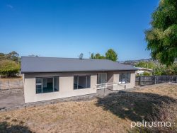 165 Roslyn Ave, Blackmans Bay TAS 7052, Australia