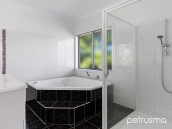 165 Roslyn Ave, Blackmans Bay TAS 7052, Australia