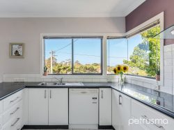 165 Roslyn Ave, Blackmans Bay TAS 7052, Australia