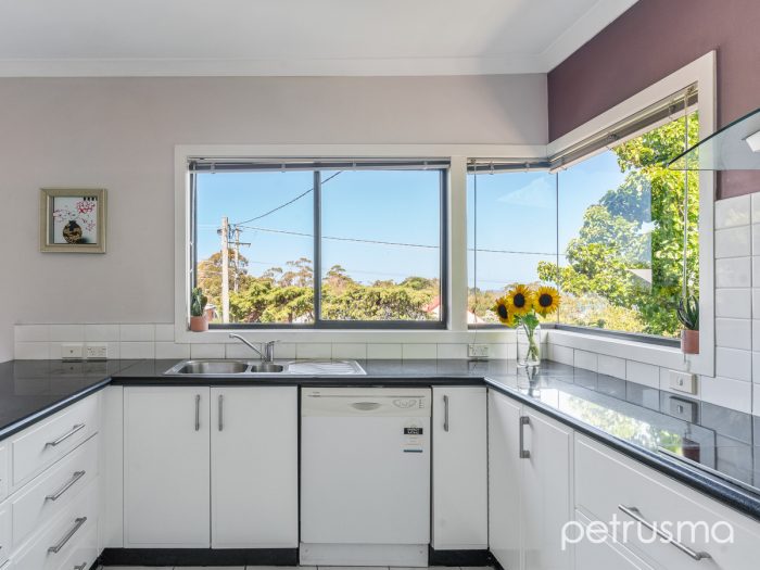 165 Roslyn Ave, Blackmans Bay TAS 7052, Australia