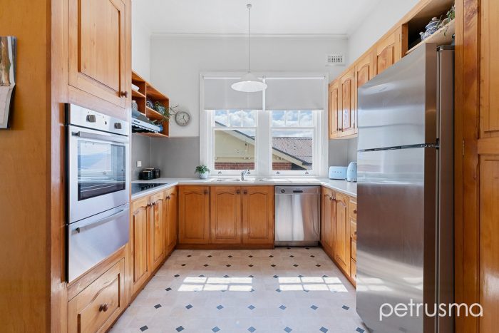 7 Salier Cres, Mount Stuart TAS 7000, Australia