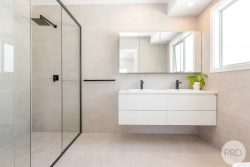 20 Saratoga Ave, Corlette NSW 2315, Australia