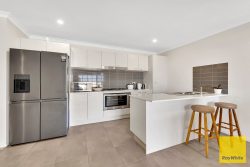 36 Stakes Bvd, Manor Lakes VIC 3024, Australia